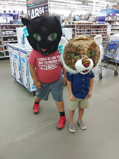 Department Store «Walmart Supercenter», reviews and photos, 305 10th St, Floresville, TX 78114, USA