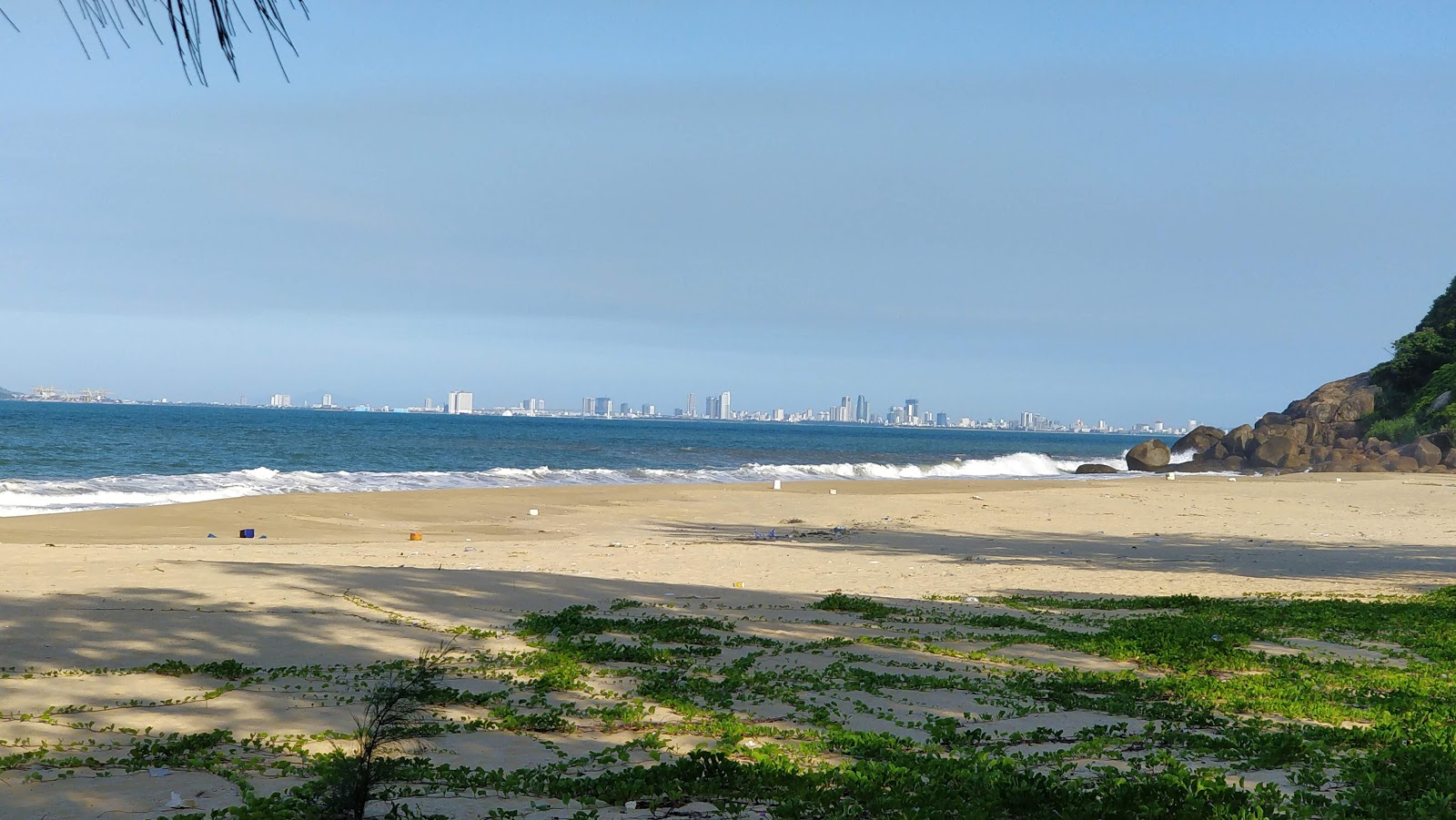 Fotografija Ham Beach z svetel pesek površino