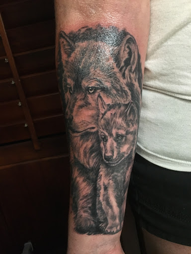 Tattoo Shop «Spirit Gallery Tattoo», reviews and photos, 207 Bank St, New London, CT 06320, USA