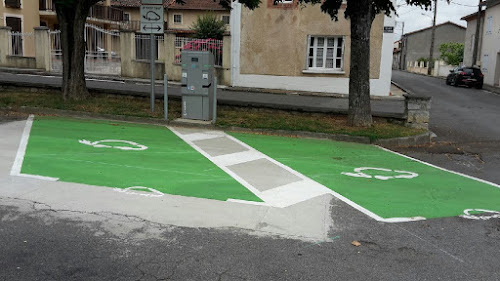 Borne de recharge de véhicules électriques Freshmile Services Charging Station Boulogne-sur-Gesse