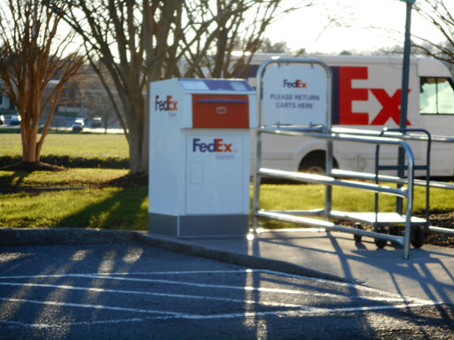 Shipping and Mailing Service «FedEx Ship Center», reviews and photos, 10601 Murdock Dr, Knoxville, TN 37932, USA