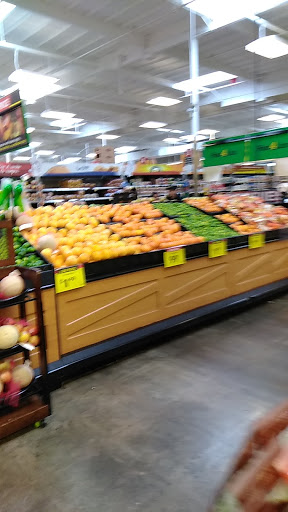Grocery Store «Food 4 Less», reviews and photos, 4400 Slauson Ave, Maywood, CA 90270, USA