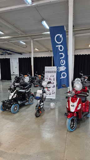 bleudQ Hamburg E-Roller E-Scooter, E-Motorräder Verkauf und Jobroller auf 1.600qm