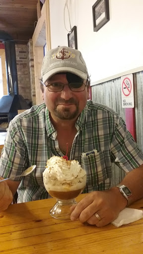 Ice Cream Shop «Milkhouse Ice Cream and Coffee Cafe», reviews and photos, 4189 Keewahdin Rd, Fort Gratiot Twp, MI 48059, USA