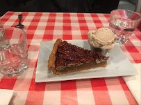 Tarte aux pacanes du Restaurant de cuisine américaine moderne Schwartz's à Paris - n°12