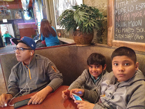 Bar «Harbee Liquors & Tavern», reviews and photos, 1345 W 18th St, Chicago, IL 60608, USA