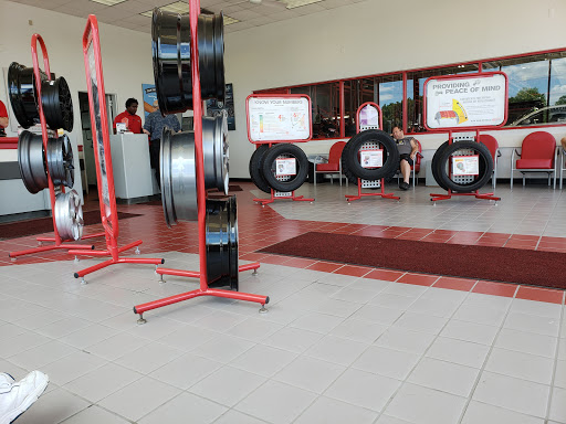 Tire Shop «Discount Tire Store - Rochester Hills, MI», reviews and photos, 3809 S Rochester Rd, Rochester Hills, MI 48307, USA