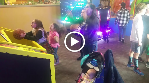 Pizza Restaurant «Pizza! Golf! Pizza Putters Family Entertainment Center», reviews and photos, 1156 OR-99, Eugene, OR 97402, USA