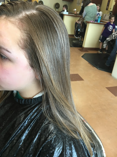 Hair Salon «Avenue Hair Styling & Day Spa», reviews and photos, 630 S Kansas Ave, Topeka, KS 66603, USA