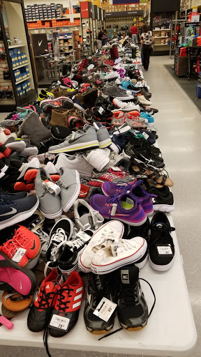 Sporting Goods Store «Academy Sports + Outdoors», reviews and photos, 1101 W Arbrook Blvd, Arlington, TX 76015, USA