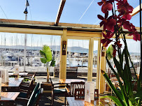 Atmosphère du Restaurant méditerranéen Le Flamingo - L'Ecailler Du Port à Carqueiranne - n°20
