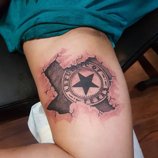Explore behind ear tattoo ideas for guys, creative tattoo ideas in Tulia, available at Mister Placasos Tattoo Shop