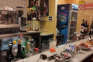 Fly In Bar image