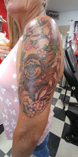 Tattoo Shop «Lucky Dog Tattoo», reviews and photos, 260 S Roosevelt Dr, Seaside, OR 97138, USA