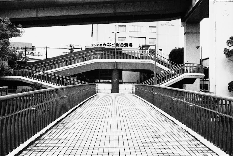 石川町駅前歩道橋