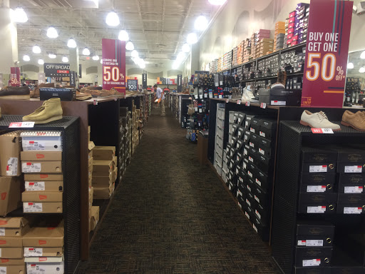Shoe Store «Off Broadway Shoe Warehouse», reviews and photos, 4600 Shelbyville Rd #201, Louisville, KY 40207, USA