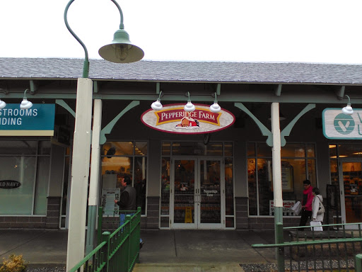 Outlet Mall «Tanger Outlet Westbrook», reviews and photos, 314 Flat Rock Pl, Westbrook, CT 06498, USA