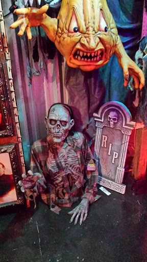 Costume Store «The Holiday Store», reviews and photos, 301 Commerce Ct d, Winter Haven, FL 33880, USA