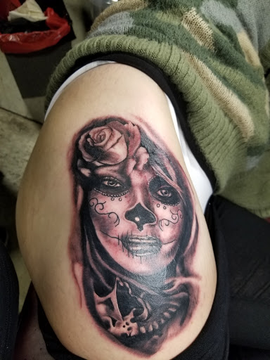 Flesh To Fantasy Tattoo Emporium, 721 S Main St, Bellefontaine, OH 43311, USA, 