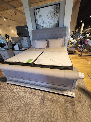 Furniture Store «American Signature Furniture», reviews and photos, 840 Ernest W Barrett Pkwy NW #250, Kennesaw, GA 30144, USA