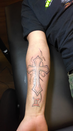 Tattoo Shop «Eternal Tattoo», reviews and photos, 3207 S Campbell Ave, Springfield, MO 65807, USA