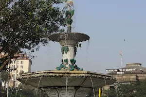 Wellington Fountain image
