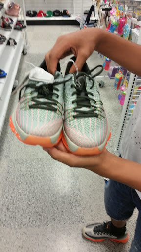 Clothing Store «Ross Dress for Less», reviews and photos, 257 N Weber Rd, Bolingbrook, IL 60490, USA