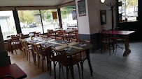 Atmosphère du Restaurant La Roseraie à Seiches-sur-le-Loir - n°3