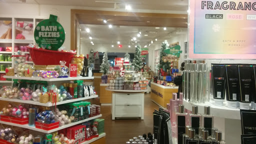 Shopping Mall «Stamford Town Center», reviews and photos, 100 Greyrock Pl, Stamford, CT 06901, USA