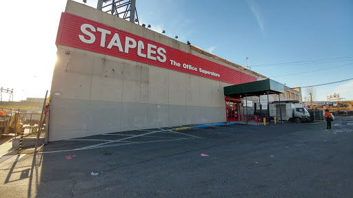 Office Supply Store «Staples», reviews and photos, 91-30 Van Wyck Expy, Jamaica, NY 11418, USA