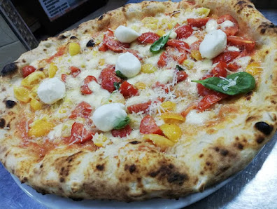 Pizzeria Divina Via Colonne, 3a, 80017 Melito di Napoli NA, Italia
