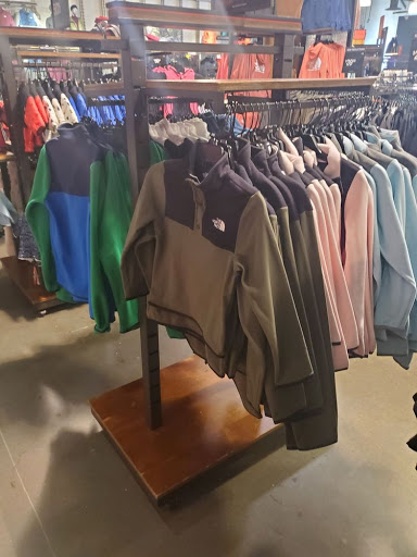 Clothing Store «The North Face Outlet», reviews and photos, 8225 Vineland Ave, Orlando, FL 32831, USA