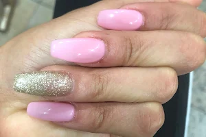 Vee Nails image