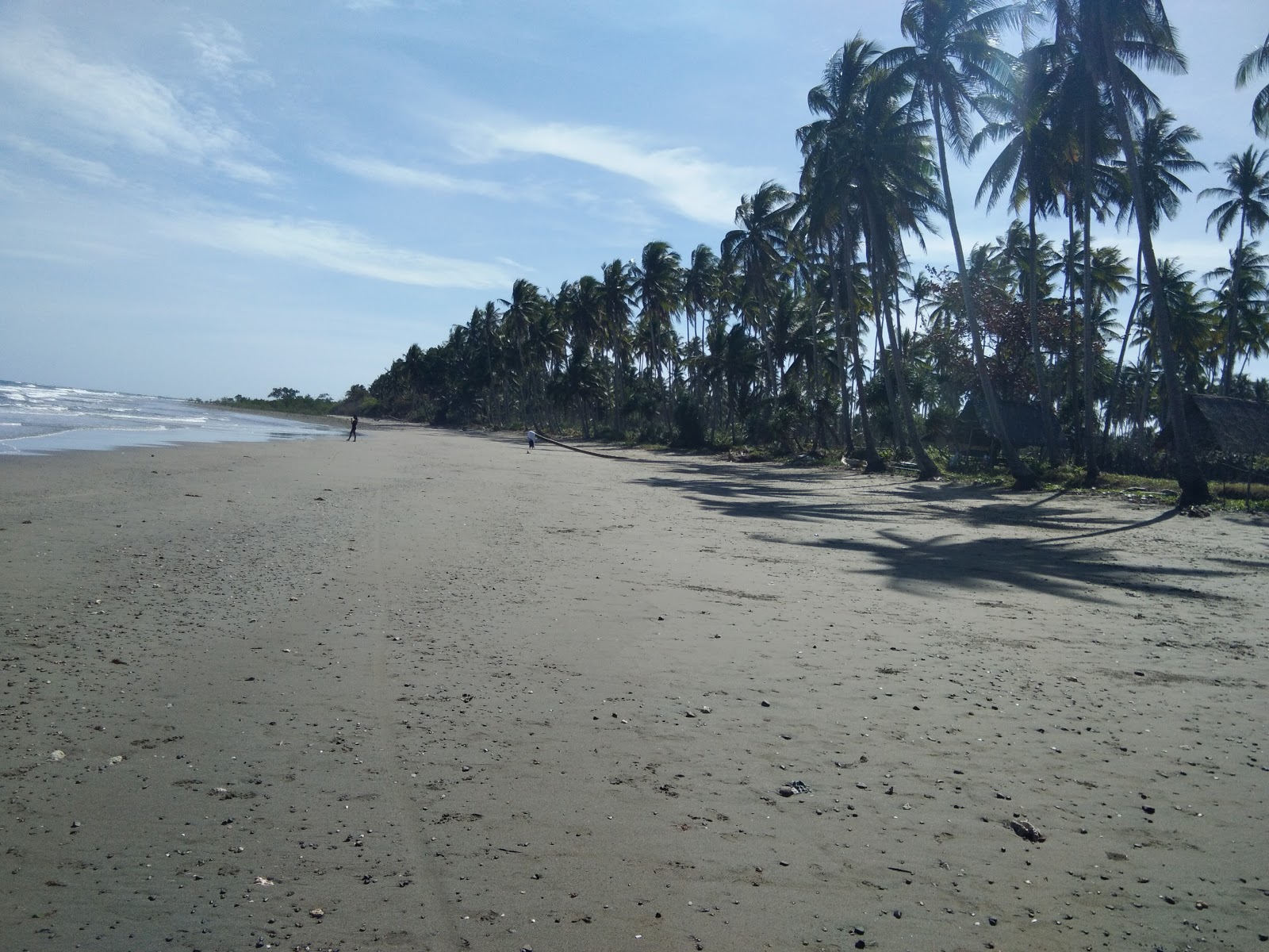 Foto van Kamuning Beach met helder zand oppervlakte