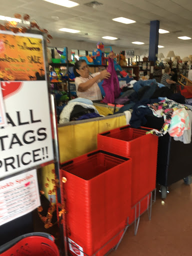Thrift Store «Salvation Army Thrift Store», reviews and photos, 505 27th Ave SW, Vero Beach, FL 32968, USA