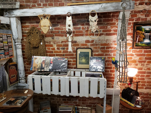 Antique Store «Candle Shed Effect & The Wild Thing», reviews and photos, 124 W 2nd St, Muscatine, IA 52761, USA