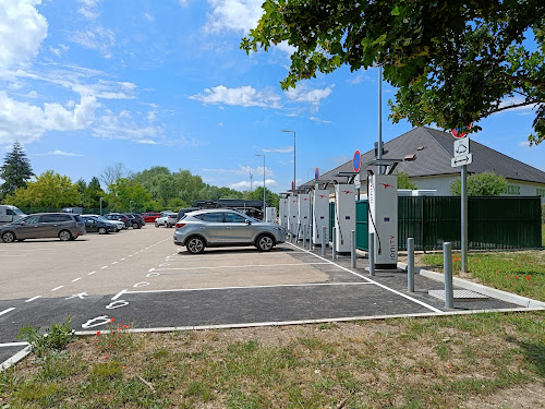 Borne de recharge de véhicules électriques IONITY Station de recharge Buchères