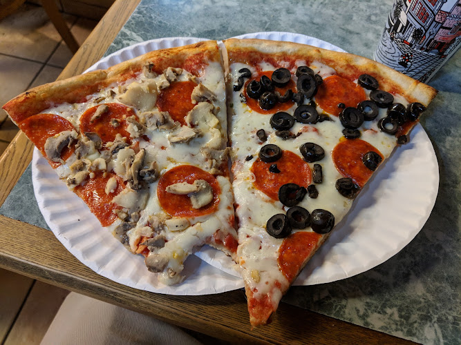 #12 best pizza place in New York - Pizza Pete's
