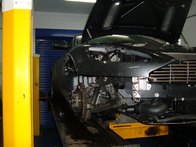 Rivermead Accident Repair Centre - Auto repair shop