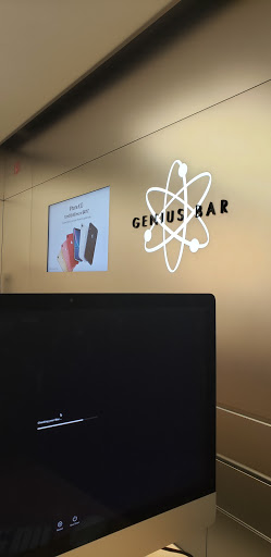 Computer Store «Apple Reston», reviews and photos, 11949 Market St, Reston, VA 20190, USA