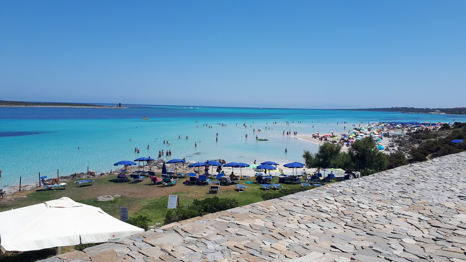 Foto van La Pelosa Strand - populaire plek onder ontspanningskenners