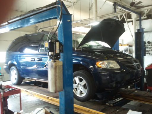 Auto Repair Shop «One King Automotive Center», reviews and photos, 111 S Walnut St, Silverdale, PA 18962, USA