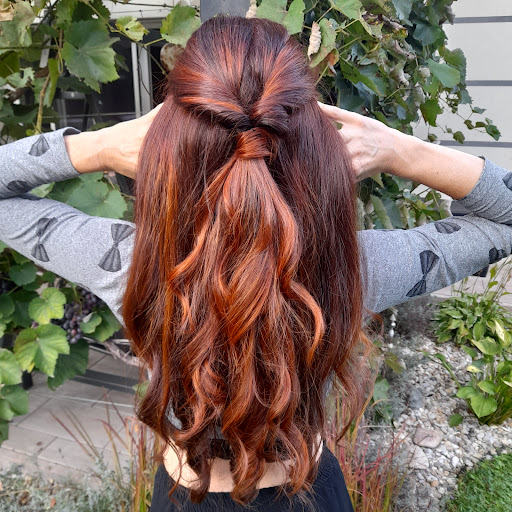 Nicki-deine Friseurin, Natur-Haarkosmetik, Culumnatura Pflanzenfarbe In Pischelsdorf in der Steiermark