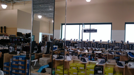 Shoe Store «DSW Designer Shoe Warehouse», reviews and photos, 9601 Skokie Blvd, Skokie, IL 60077, USA