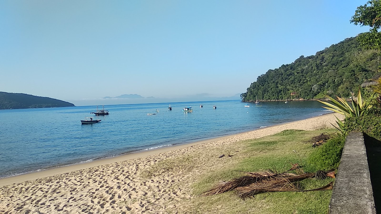 Foto di Spiaggia Vermelha e l'insediamento