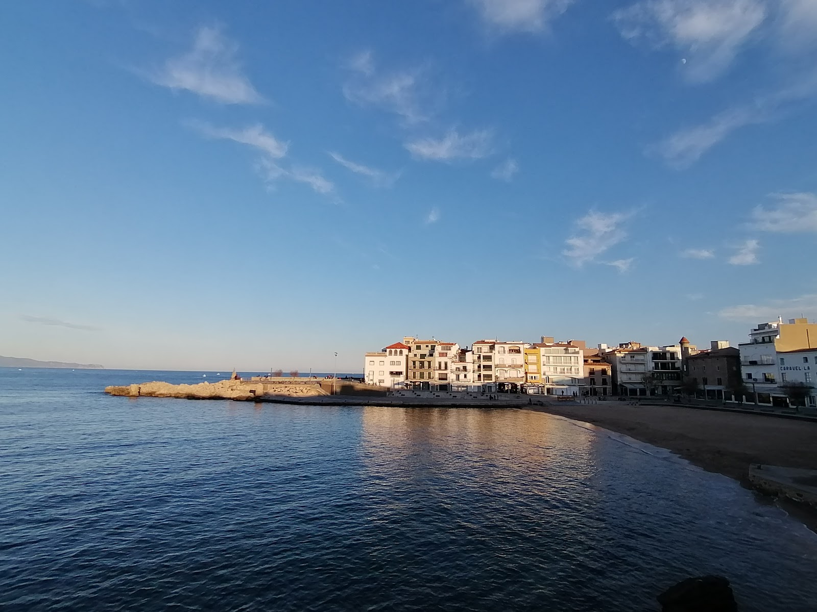 Foto de Platja de l'Escala área de comodidades