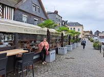 Atmosphère du Restaurant de fruits de mer Le Bistro du port à Honfleur - n°2
