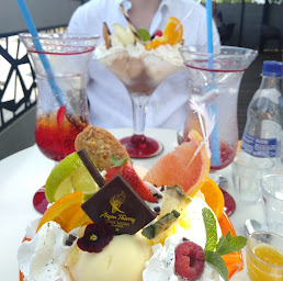 Photo n°205 de Aux glaces de mon père par MEZIA. Champion du monde de la glace à Vallon-Pont-d'Arc ()