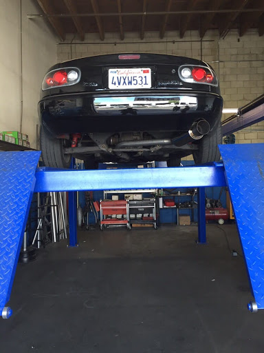Muffler Technician image