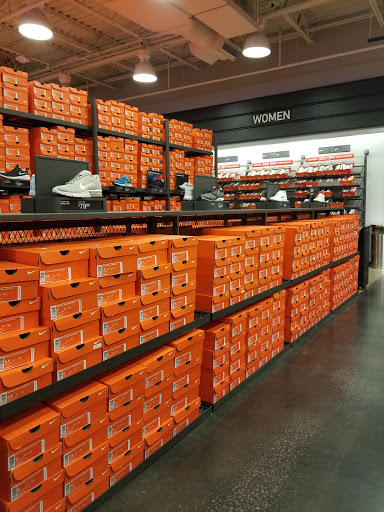 Clothing Store «Nike Factory Store», reviews and photos, 549 South Chillicothe Road #320, Aurora, OH 44202, USA